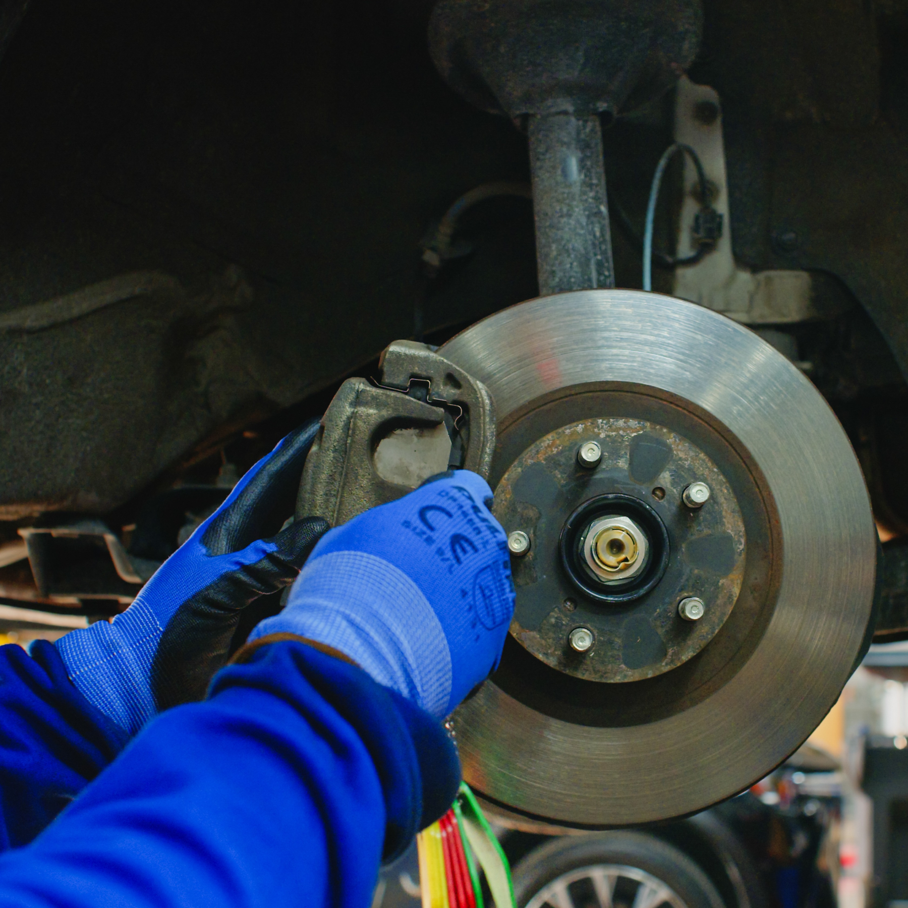 Roda tech replacing front brake pad